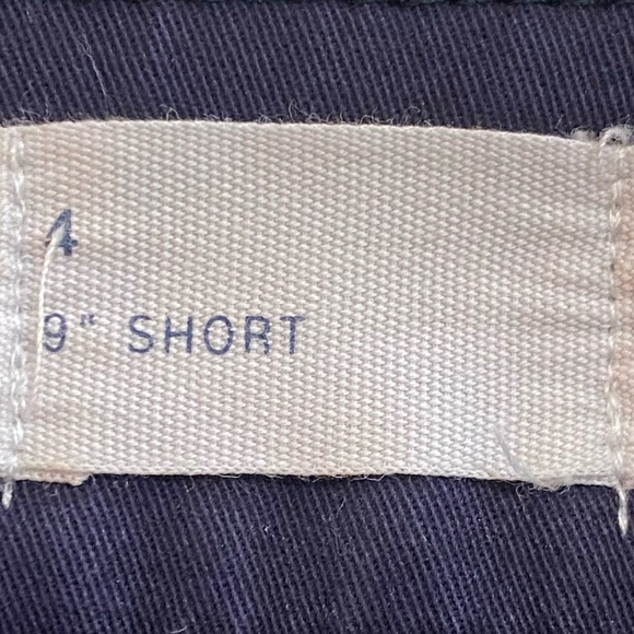 Gap size 4 Navy Blue Mid-Rise Bermuda Shorts Casual Relaxed Fit - Picture 4 of 9